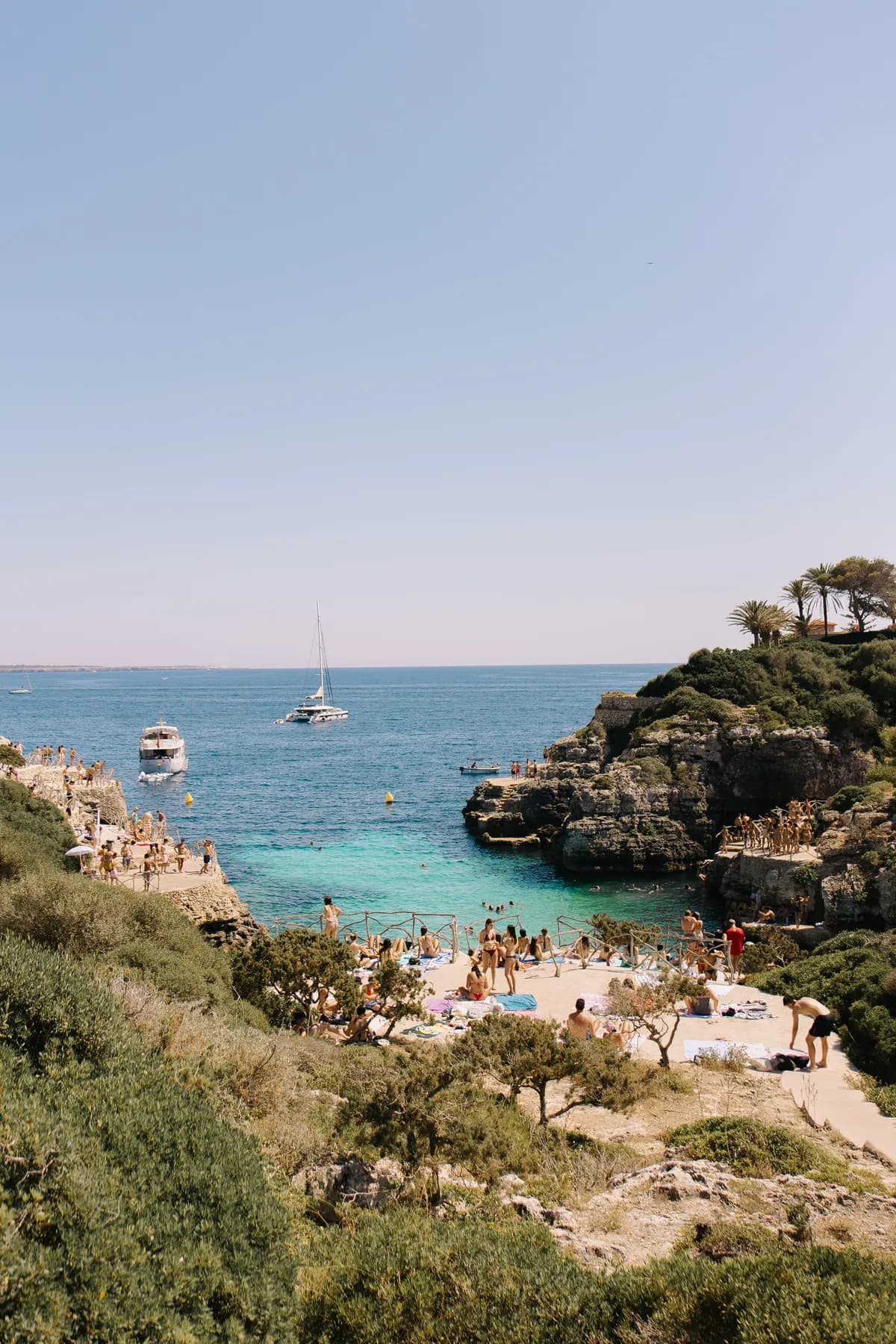 Cala d'aigua turquesa a Menorca